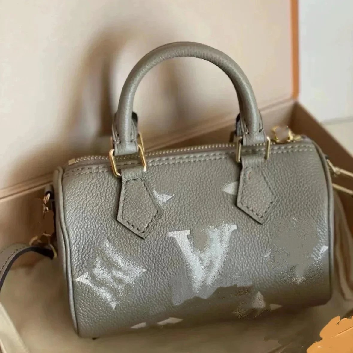 Louis Vuitton LV Speedy Bandouliere 20 Empreinte Leather Handbag Beige and Pink — product photo 3