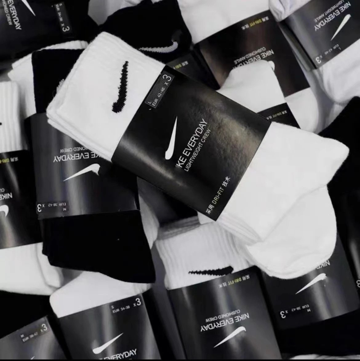 Nike Everyday Lightweight Crew Athletic Socks White and Black
